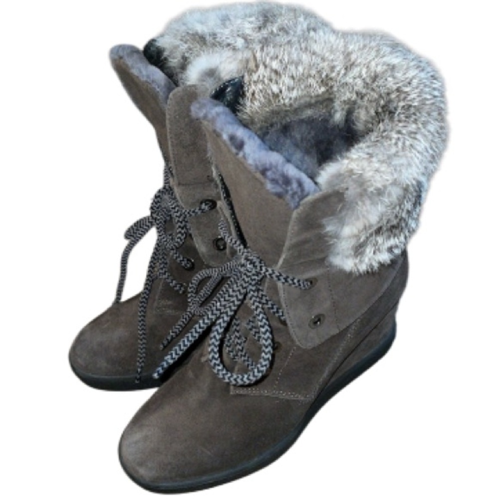 Aquatalia suede rabbit fur lining wedge ankle bootie